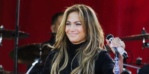 Bahaya Baju Ini Yang Bikin Jennifer Lopez Terancam Nip Slip