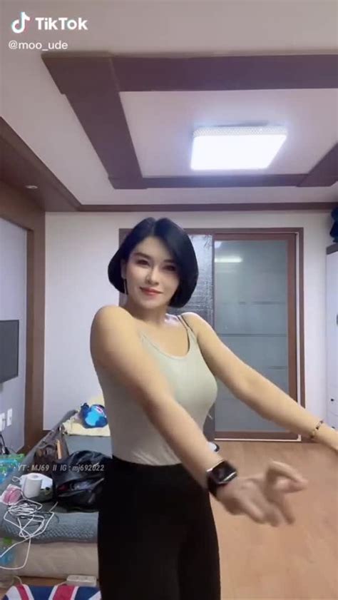 Janda Gemoy Goyang Bigo Live Hot Desah Tiktok Terbaru By Elisa