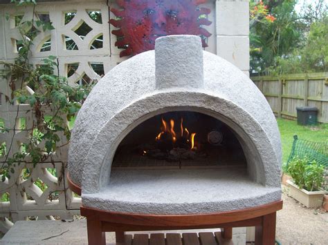 Everyone wants to have a homemade pizza oven at home, to bake a pizza with their families in the beautiful evening and share the love. vermiculite-pizza-oven - https://foodtruckempire.com/