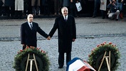 Helmut Kohl und François Mitterrand in Verdun 1984 - DER SPIEGEL