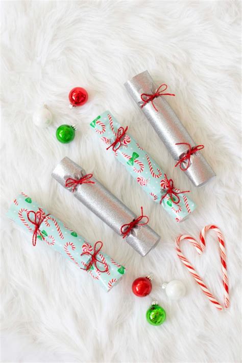 Steal These Holiday T Wrapping Ideas Diy Candy Cane Themed Paper