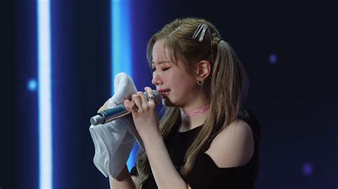 Twices Dahyun Once Burst Into Tears On Stage And Heres Why Kbizoom