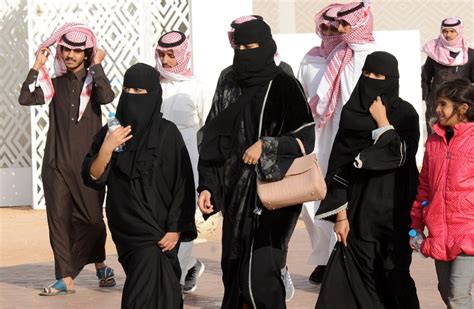 Saudi Women Need Not Wear Abaya Robes Senior Cleric Says The Times