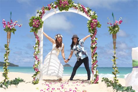 Same Sex Marriage Gay Lesbian Hawaii Wedding Sweet Hawaii Wedding Beach Weddings And Vow Renewals