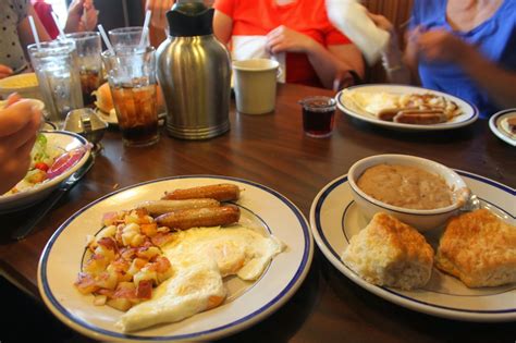 They may then pick up food from a bob evans close to them. Bob Evans Christmas Dinner Menu : Bob Evans Thanksgiving / Bob evans, aka the cracker barrel of ...