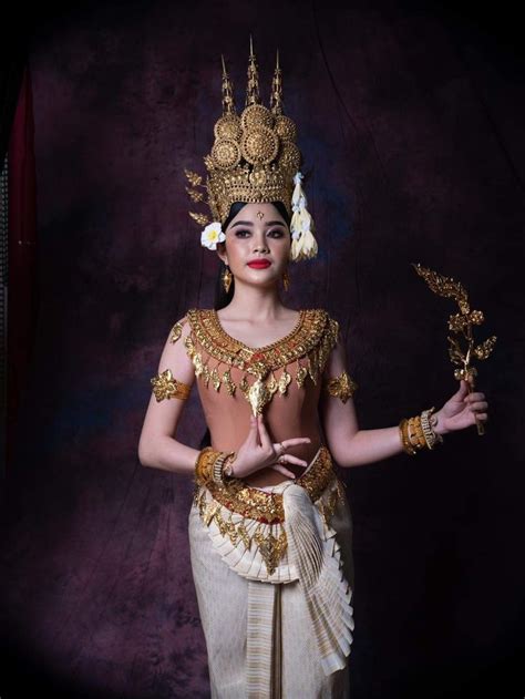 🇰🇭 Women Of Cambodia Kingdom⚜️ Pretty Cambodian Lady In Apsara Dance Costume 🇰🇭