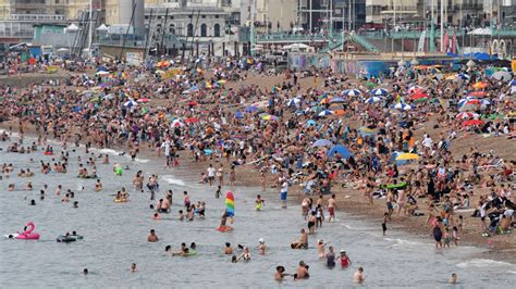 Four Year High In Coastguard Callouts As Heatwave Sees Beaches Packed Uk News Sky News