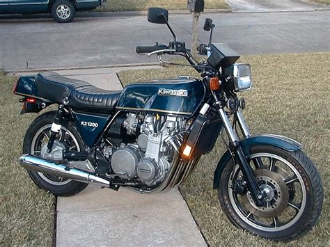 They have an incredible engine note and are very smooth to ride. Kawasaki Z1300 | KZ1300