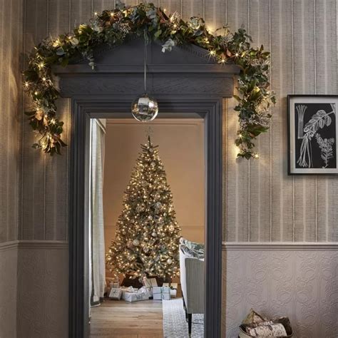 30 Christmas Hallway Decorating Ideas Decoomo