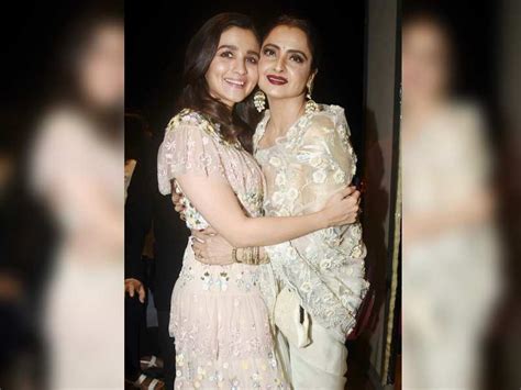 Alia Bhatt Shares A Warm Moment With Rekha At Reliance Digital Filmfare Glamour And Style Awards