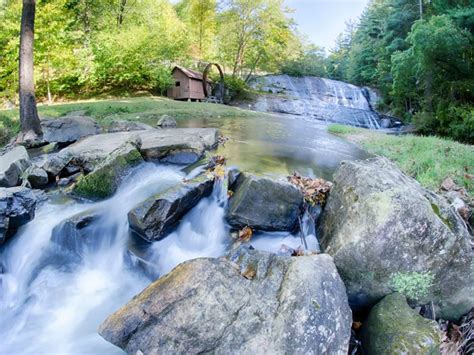 10 Beautiful Waterfalls In North Carolina For 2021 Video Trips To