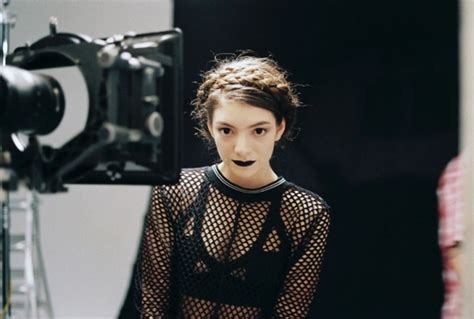 Why do the lyrics of tennis court mean? Behind the Scenes of "Tennis Court" - Lorde Photo ...