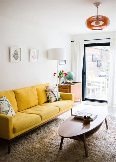 It has a beautiful simple minimalist design. scandinavian-living-room-with-yellow-sofas | HomeMydesign