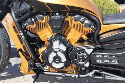 In motor vehicles, a transmission system is a machine that controls the distribution of power generated by its internal combustion engine. Solid Engine and Transmission Covers for V-Rod's ...