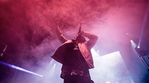 Naruto shippuden team akatsuki digital wallpaper, anime, deidara (naruto). Travis Scott Is Singing With Mike Looking Up In Fog ...