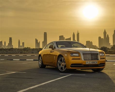 Maybe you would like to learn more about one of these? Goldfarbe Rolls-Royce Luxus-Auto, Dubai, Sonnenuntergang ...