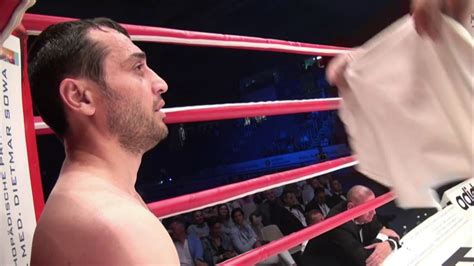 Ünsal arık , gençliğinde yıllarca almanya'da futbol oynayıp başarılı olduğundan fenerbahçe spor kulübünün genç takım seçmelerine davet edilmiştir. Ünsal Arik vs Nikoloz Berkatsashvili 12.05.18 Augsburg ...