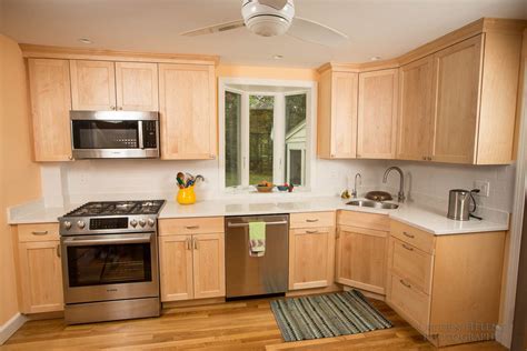 White solid maple shaker kitchen cabinets. Natural maple is the star of this Milton kitchen | Shaker ...