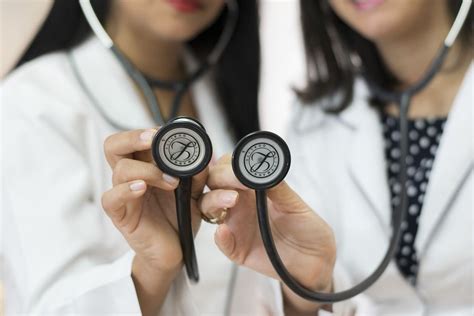 Apa yang Mempengaruhi Besaran Gaji Perawat di Sektor Pelayanan Kesehatan TravelGaji Perawat?