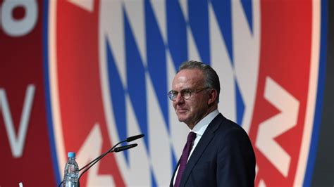Oliver kahn soll schon in kürze an der spitze des klubs stehen. Bayern-Vorstand in der Kritik: Kein Sicherheitsabstand ...