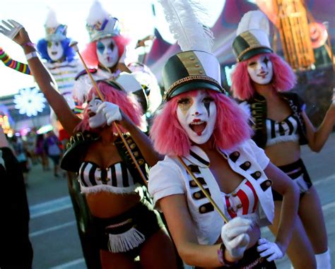 edc kicks off bringing costumes and heat with it las vegas review journal