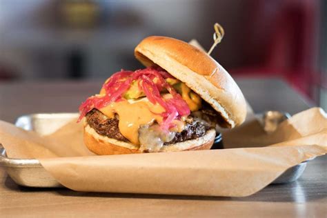 Best Burgers You Simply Have To Try In Phoenix Urbanmatter Phoenix