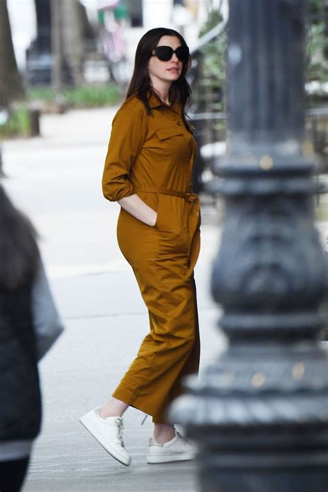 Anne hathaway / via instagram.com. Anne Hathaway - Out in NYC 03/10/2020