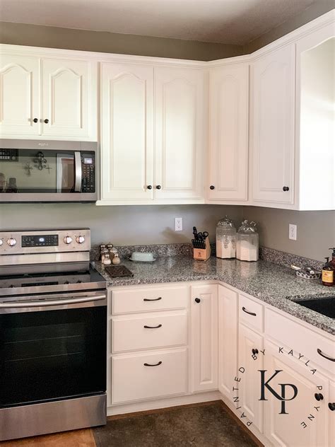 Honey Oak Kitchen Cabinets With Warm Painted Walls