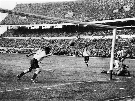 Maradona gol del siglo contra los ingleses world cup mexico 1986. Gol de Grillo a los ingleses en 1953 #Clarin70Aniversario