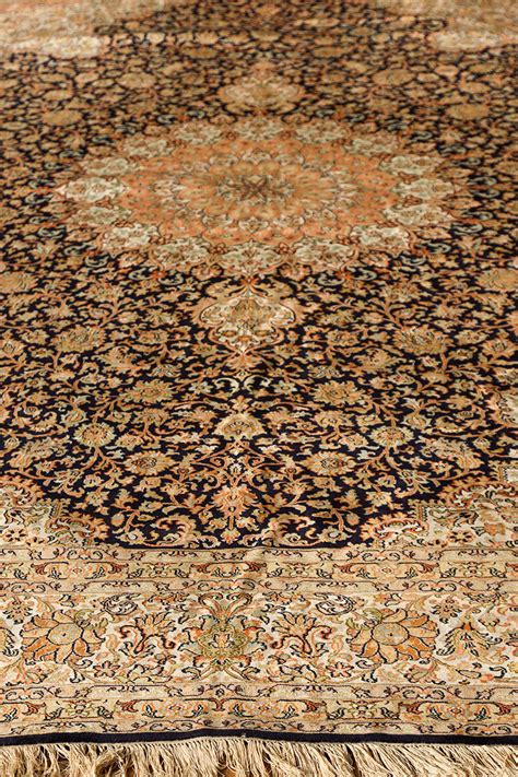 Living Room Pure Silk Carpet With Oriental Floral Persian Lineage Design