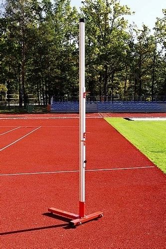 Na skok do výšky si netrúfnu všetci telocvikári. Univerzálny stojan na skok do výšky POLANIK STW-01 ...