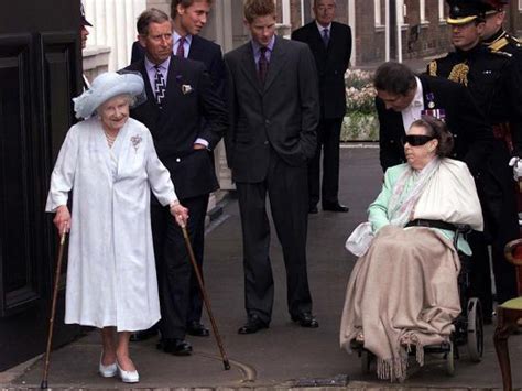 Queen Mother Waves On Her 101 Birthday Watched By Princess