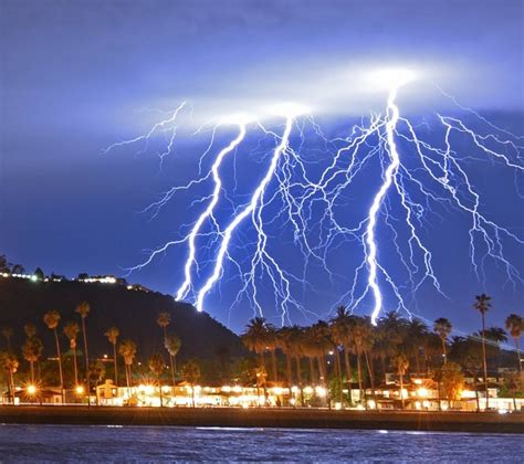 Strange Eventweird Weather Strikes California Coast—2200 Lightning