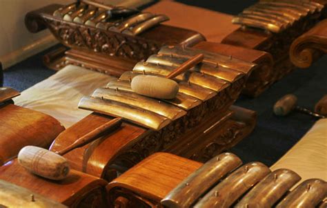 Gamelan adalah alat musik yang berasal dari jawa tengah. 10 Alat Musik Tradisional Jawa Tengah, Gambar, dan ...