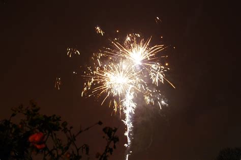 Zeichenunterricht kunstschule feuerwerk kunst grundschule feuerwerk bilder silvester feuerwerk kinderzeichnungen kunst klassenzimmer. Feuerwerk 2014/15 | Motiv, Nachtaufnahme | Foto / Bild ...