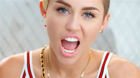 Miley Cyrus Es Invitada A Fiesta Con Sexy Desnudo Video El Gr Fico