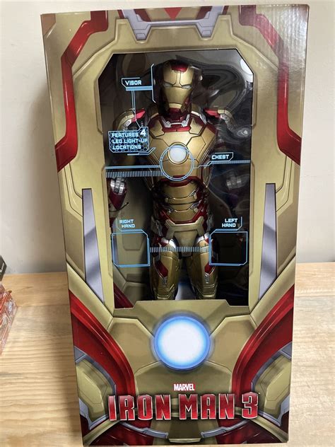 Neca Avengers Iron Man 18 Action Figure Scale 14
