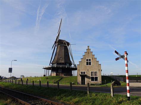 Op De Dijk Te Medenblik Staat Molen De Herder Eigen Foto The Netherlands Windmolens Molen