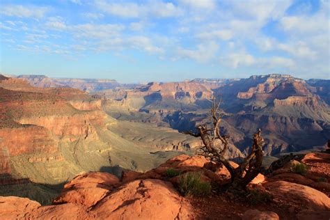 Beautiful Grand Canyon View Looking West From The South Kaibab Trail In