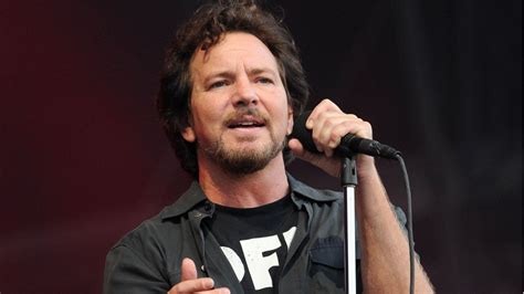 And while vedder never fell into the throes of drug abuse and/or addiction, he has faced numerous challenges in his life. ¡Felices 55, Eddie Vedder! | Metro 95.1