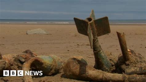 Military Clears 1000 Bombs Off East Yorkshire Beach Bbc News