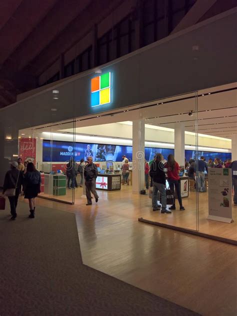 Microsoft Store Black Friday Shopping On Thanksgiving 2017 Editorial