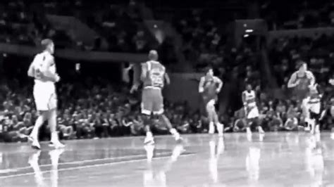 A Heckler Disses Michael Jordans Shoes During A Game Mj Takes It