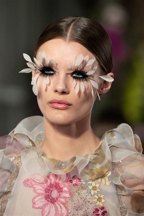 Valentino Spring 2019 Couture Fashion Show In 2020 Catwalk Makeup