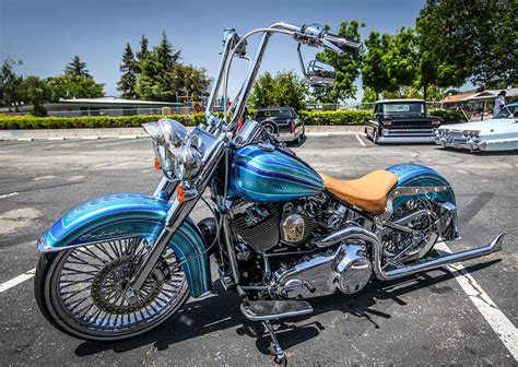 Gangster road king for sale. Les Harley Chicano Style : Des motos très "Caliente"