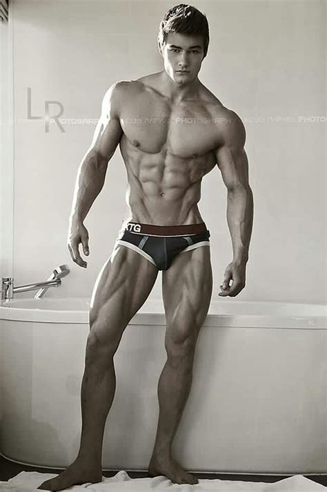 Jeff Seid Broad Shoulders Narrow Waist Ripped Outstanding Physique
