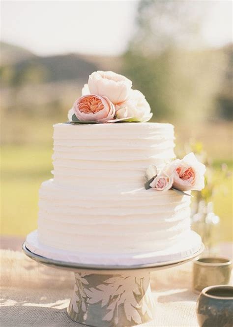 50 safeway wedding cakes ranked in order of popularity and relevancy. Photo via Project Wedding | Simple wedding cake, White ...