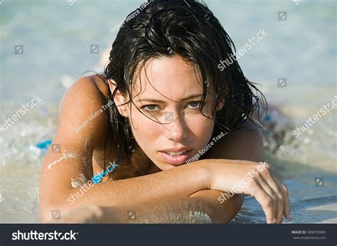 Young Sexy Woman Lying On Beach库存照片589070969 Shutterstock