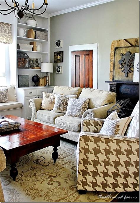 Welcome to our farmhouse living room photo gallery showcasing farmhouse living room design ideas of all types. Industrial Farmhouse Decorating - Thistlewood Farm