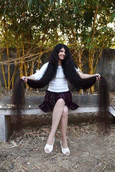1 90 Meter Inderin Ist Teenager Mit Längsten Haaren Der Welt